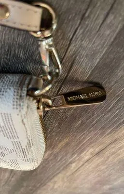Michael Kors wallet thumbnail 2