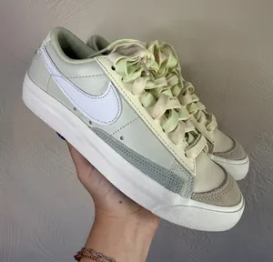 Nike Blazer Low Platform SE Move to Zero Sneakers Women’s 6 thumbnail 1