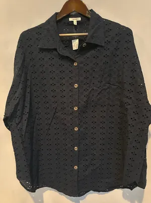Women’s Maurices Navy Blue Eyelet Button Down Size XXL thumbnail 1