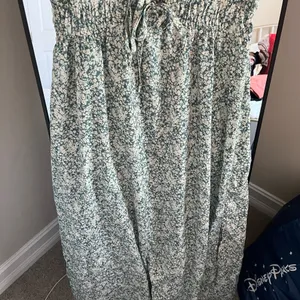 Hem & Thread Floral Maxi Dress in Green and White thumbnail 3