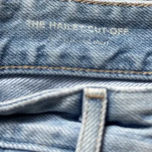 AG Adriano Goldschmied Hailey Cut-Off Denim Shorts Light Wash Blue Distressed 25 thumbnail 4