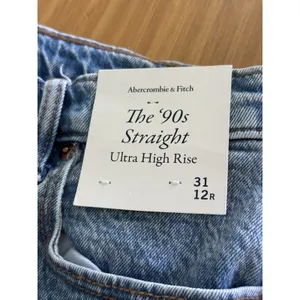 Abercrombie Fitch NWT 90s Straight Ultra High Rise Jeans 12/31 Light Blue Denim thumbnail 4