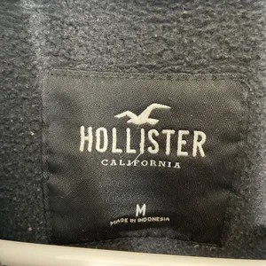 Hollister women’s black embroidered‎ letter pullover hooded sweatshirt medium thumbnail 5