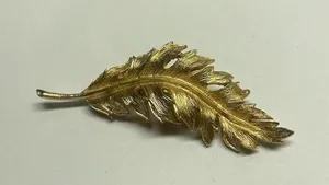 Signed Coro 1961 Leaf Vintage Gold Tone Brooch / Pin thumbnail 1