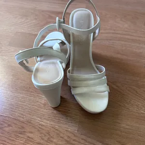 Chinese Laundry White Strappy Heels thumbnail 3