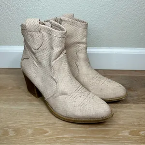 Dirty Laundry Light Pink Western Reptile Embossed Ankle Boots, Size 8.5 thumbnail 3