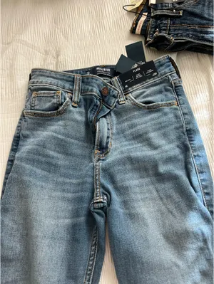 Hollister Flare Jeans High-Rise thumbnail 2