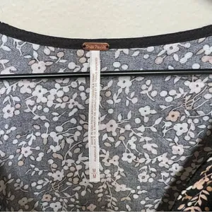 Free People Floral Romper Shorts Deep V-Neck Size Medium Black White Bell Sleeve thumbnail 5