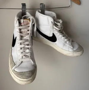 Nike Blazer Mid ‘77 Vintage White Black Leather Sneakers Women’s 7 thumbnail 1