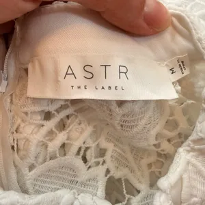 ASTR the Label White Floral Lace High Neck Sleeveless Sheath Dress Size Medium thumbnail 4