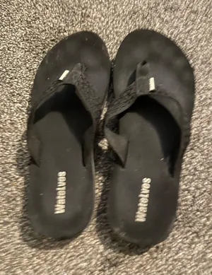 Watelves Flip Flops Size 7 thumbnail 1