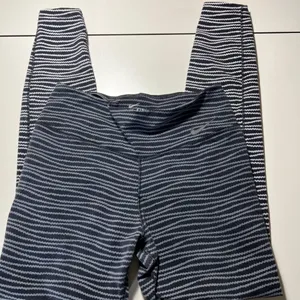 Nike dri fit leggings M‎ thumbnail 2