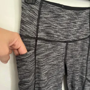 Victoria's Secret VICTORIA SPORT Knockout Capri Womens Leggings Size XS Heather Gray Seaming thumbnail 3