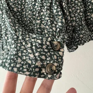 American Eagle Green‎ Ditsy Floral Wrap Peasant Puff Festival Crop V-Neck Top thumbnail 5