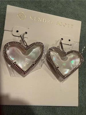 Kendra Scott | Silver Plated Iridescent Mother-of-Pearl Heart Earrings thumbnail 4