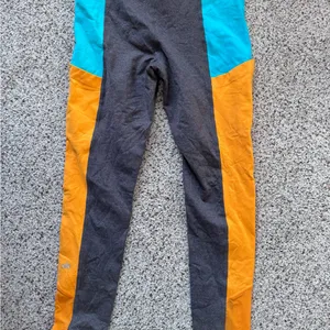 Alo Yoga‎ Ascendant Legging in Colorblock Stormy Heather/Aqua/Flame Small/Medium thumbnail 8