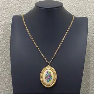 Vintage AVON Gold-tone Oval Floral Faux Pearl Locket Pendant 24” Necklace 33g thumbnail 9