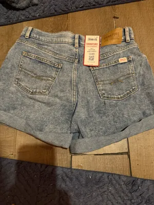 Signature Levi Strauss light blue denim shorts with delicate floral embroidery. Comfortable high-rise fit designed for everyday wear. Soft, faded blue wash that pairs easily with casual tops. Floral detailing adds a feminine touch. thumbnail 3