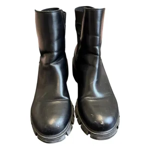 Guess Keva Booties Lugged Sole Chelsea Boots in Black thumbnail 8