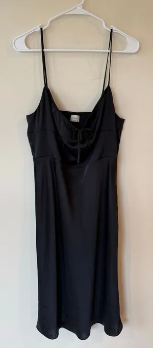 Aritzia Wilfred Bellow Cocktail Midi Dress Women's Size 12 Black bodycon thumbnail 1