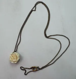 Vintage Dainty Flower Pendant Necklace Rocky Mountain Crown Made in USA thumbnail 4