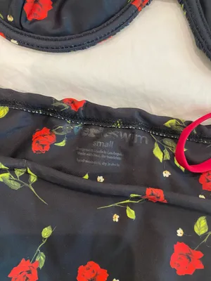 Everieswim Brand New - Black With Red Roses Bikini thumbnail 6