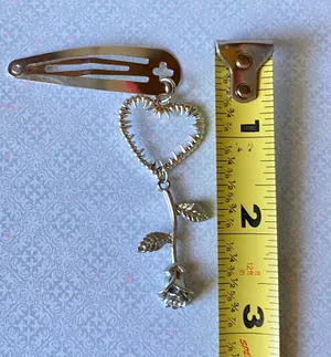 Handmade vintage antique goth style spike heart & rose dangle hair clip🌹🖤✨ thumbnail 4