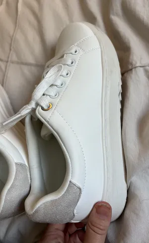 Sneakers A New Day thumbnail 1