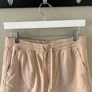 Athleta Farallon Heathered Shorts Beige Tan Size Women’s 4 - Small thumbnail 3
