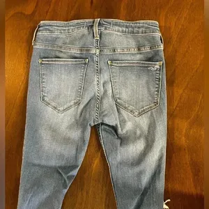 HOLLISTER ― 5 SHORT ― MID-RISE JEAN LEGGING Distressed Light Wash Jeans thumbnail 13