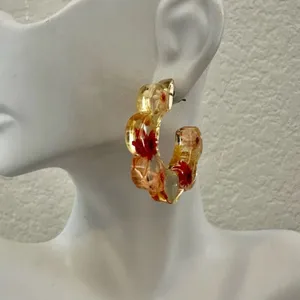 Dried Flower Acrylic Hoop Earrings thumbnail 3
