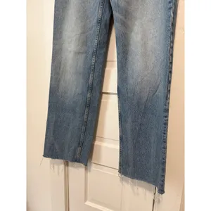 Zara Women Light Wash High Rise Straight Leg Jeans Raw Hem Size 6 thumbnail 4