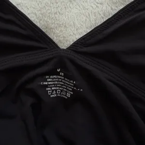 Women’s Black V thumbnail 3