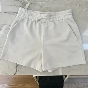 Lululemon Softstreme High-Rise Short 4" thumbnail 5