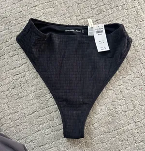 Abercrombie High Wait High Leg Cheeky Bottoms thumbnail 4