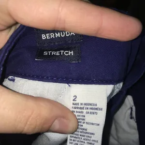 American Eagle royal blue size 2 stretch Bermuda shorts thumbnail 2