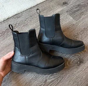 Dirty Laundry Monet Platform Chelsea Boot thumbnail 1