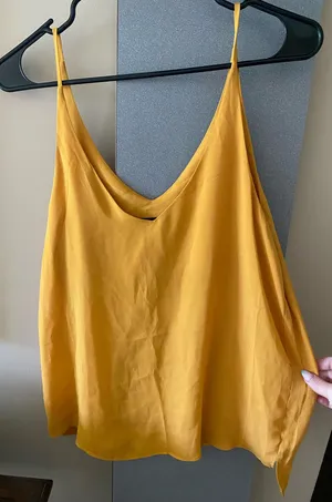 Mustard yellow top Size L thumbnail 1