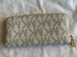 Michael Kors Wallet thumbnail 2