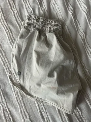 Lululemon Hot Hot Shorts  thumbnail 3