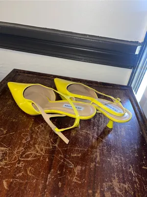 Steve Madden Bright Yellow Patent Pointed Slingback Pumps - Size 10M thumbnail 6
