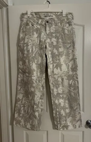 Hollister Baggy Low-Rise Cargo Pants thumbnail 1