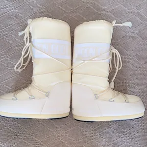 Moon boots Size 7 thumbnail 4