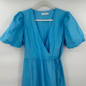 Greylin Blue‎ Cotton Wrap Midi Dress Puff Sleeve Tiered Pockets M Cottagecore thumbnail 3