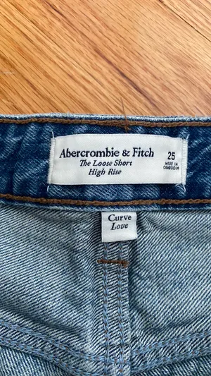 Abercrombie The Loose High Rise Curve Love Shorts thumbnail 4