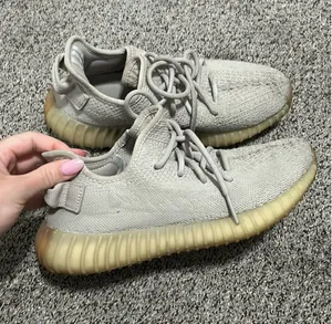Yeezy Boost thumbnail 1