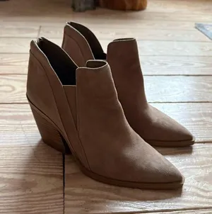 Vince Camuto Gardenia booties size 8 - see pics for wear thumbnail 1