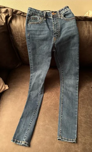Forever 21 Skinny Jeans in Medium Blue Wash thumbnail 1