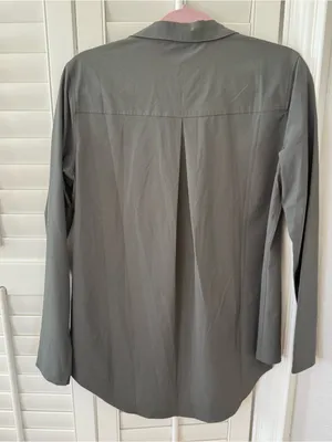 Quince Performance Tech Button-Down Long Sleeve Blouse Loose Fit Silky Small thumbnail 4