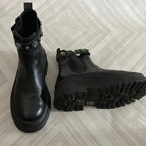 Kurt Geiger Sawyer Womens Black Embellished Leather Slip On Chelsea Boots Siz 37 thumbnail 1